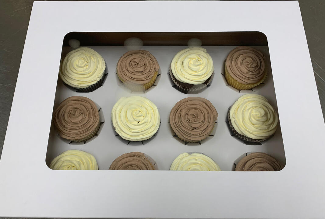 Chocolate &amp; Vanilla Cupcakes with Chocolate and Vanilla Buttercream