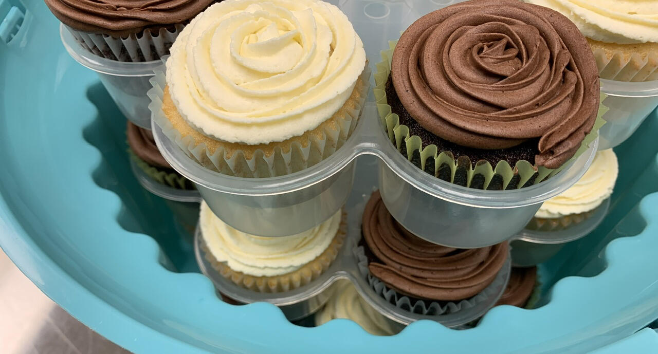 Chocolate & Vanilla Cupcakes with Chocolate and Hydrox Buttecream